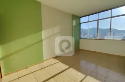 Apartamento de dois  quartos reformado, próximo ao largo do verdun