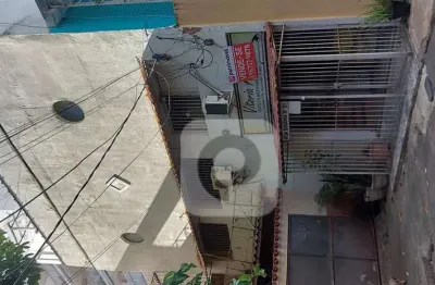 Casa 4 andares. 5 quartos, 3 salas, 3 banheiros, 1 ansar livre e cobertura