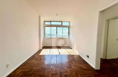 Apartamento de 3 quartos e vaga de garagem , na tijuca. próximo ao metrô sans pena .
