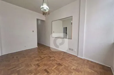 Apartamento de dois quartos no coração da praça saens pena.
