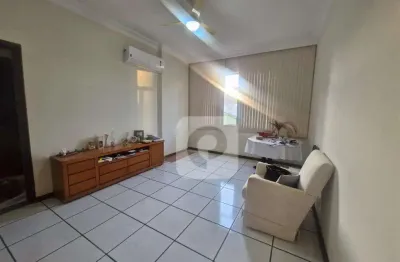 Apartamento de dois quartos com vaga. Metro São Francisco Xavier.