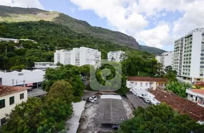 Apartamento com 2 quartos + dependência 68m² na tijuca