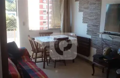 Apartamento de 2 quartos na teodoro da silva 100m do shopping