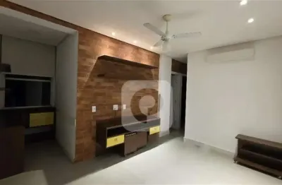 Apartamento de 2 quartos com garagem, totalmente reformado na glória.