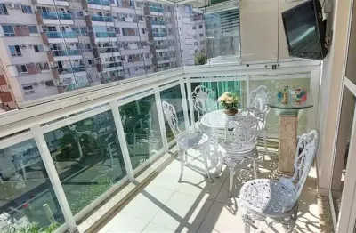 Tijuca. 3 quartos com varandão e 1 vaga. alto padrão.
