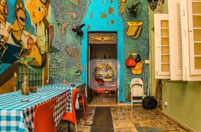 Prédio em santa teresa funcionando como hostel — versátil para uso comercial ou residencial