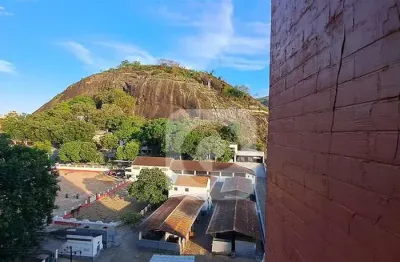 Apartamento com 2 quartos - dependência completa - vaga - tijuca