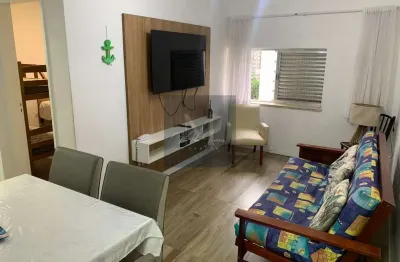 Região nobre e tranquila na quadra da praia. reformado. 01 dormitório. com 43m2 útil. área de churrasco e serviço de praia. com ar split.