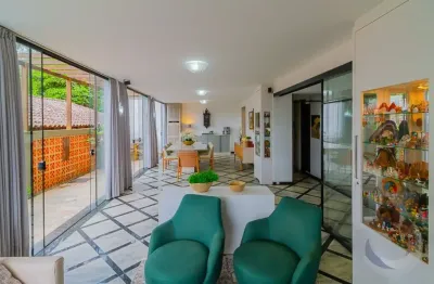 Casa ampla no bairro agronômica com 4 quartos 184m² 2 vagas de garagem