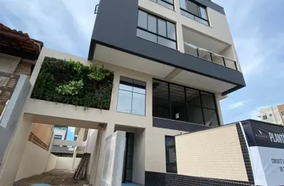 Apartamento novo - 3 suítes - á 350m da praia de mariscal
