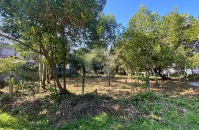 Terreno á venda no bairro de canto grande á 300 m da praia
