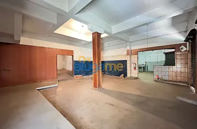 Galpão comercial na vila maceno, rua movimentada, com 300 m² e 3 ambientes.
