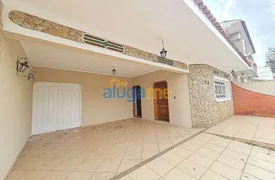 Casa residencial na boa vista com 4 dormitórios (1 suíte), 2 vagas e quintal.