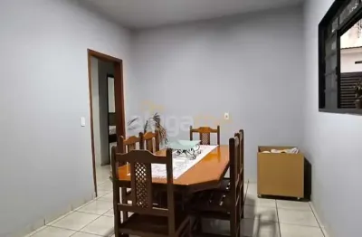 Casa no bairro parque glória iii, com dois quarto e garagem.