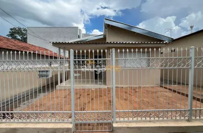 Casa no bairro Vila Diniz com 02 dormitórios e 02 banheiros, reformado, quintal amplo.