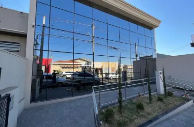 Prédio comercial no bairro boa vista, com um total de 10 salas, 05 banheiros e acessibilidade completa, com elevador.