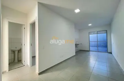 Casa no condomínio garden rni com 02 dormitórios e quintal com muros, fechado.