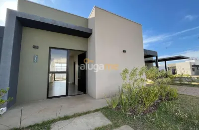 Casa nova no condomínio fenhouse, com 03 dormitórios (1 suíte), rica em armários e com churrasqueira.