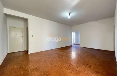 Apartamento de 02 dormitórios no centro, com elevador e portaria (sem garagem).