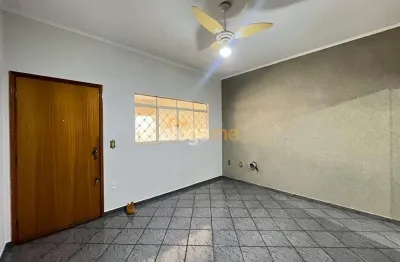 Casa com 03 dormitórios (01 suíte), 02 vagas e fundo coberto com cozinha, no bairro romano calil (sem mobília).
