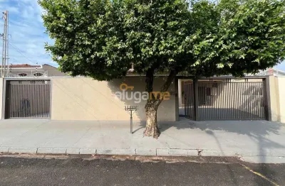 Casa no bairro jardim nazareth, com 03 dormitórios, 03 vagas e amplo quintal com varanda coberta.