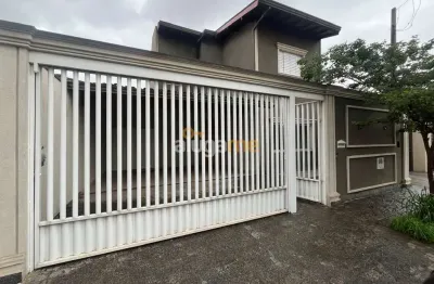 Sobrado com 03 dormitórios no bairro residencial das américas, com churrasqueira e espaço para piscina.