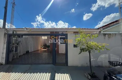 Casa com 04 dormitórios e 03 banheiros, no bairro vila ercília, com armário embutido e com quintal aberto.