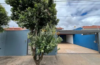 Casa no jardim caparroz com 03 dormitórios (01 suíte), varanda com churrasqueira e ofurô.