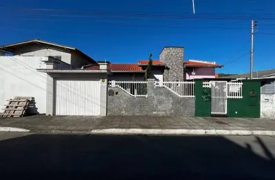Casa com 3 quartos à venda no Centro, Balneário Camboriú 