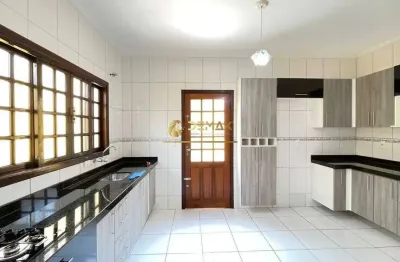 Casa em condomínio fechado com 3 quartos para alugar na doutor octávio monteiro becker, 68, jardim terras do sul, são josé dos campos por r$ 3.500