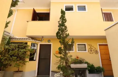 Elegante casa em condomínio para venda com 3 quartos, sendo 1 suíte, 131m²