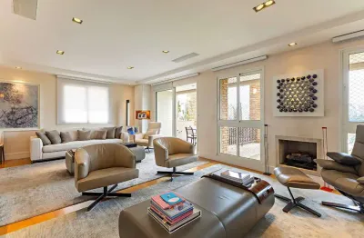 Confortável duplex para venda em pacaembu com 4 quartos, sendo 4 suítes, 278m²