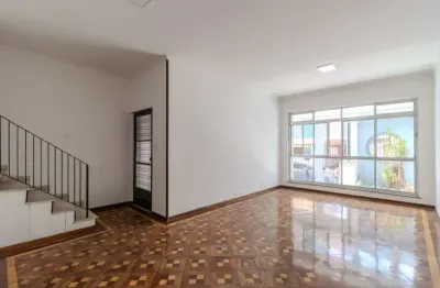 Aconchegante casa para venda em Jardim Itacolomi com 3 quartos, sendo 1 suíte , 200m²
