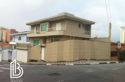 Sobrado de esquina com 3 dorms, espaço gourmet e 4 vagas – santa terezinha