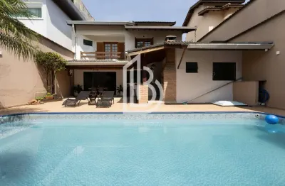 Sobrado à venda no parque dos pássaros: 3 suítes, piscina e 4 vagas