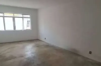 Sobrado à venda e vago com 166m², 3 quartos, 2 vagas, excele