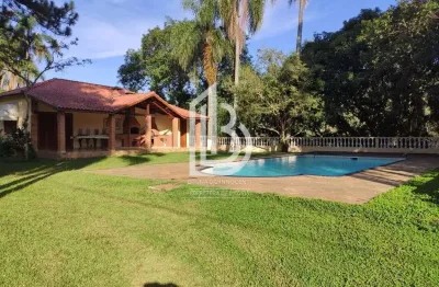 Linda chácara em mairinque com 25.000m² com piscina,pomar e lago com peixes
