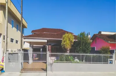 Casa com 3 quartos à venda no Iririú, Joinville 