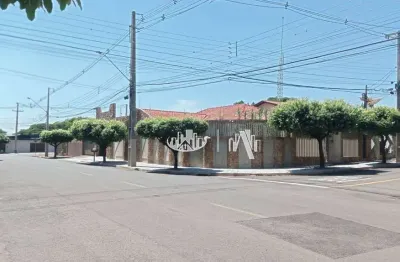 Casa com 3 quartos para alugar, 200 m² por R$ 6.720/mês - Jardim Adriana II - Londrina/PR