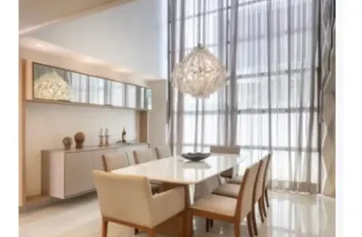 Casa em condomínio alto padrão, 4  quartos, 2 suítes, piscina, banheira