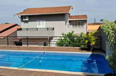 Casa à venda, jd kobayashi, 280m² privados, com piscina, 3 quartos sendo 1 suíte, 3 vagas - califór
