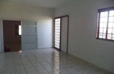 Casa com 6 quartos à venda no santa mônica, uberlândia  por r$ 750.000