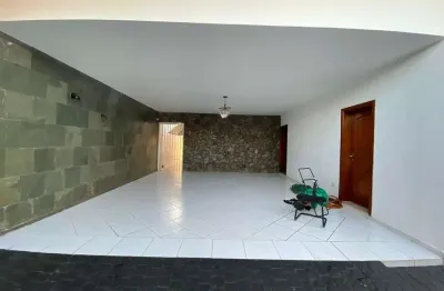 Casa com 3 quartos à venda no fundinho, uberlândia  por r$ 980.000