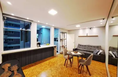 Apartamento 2 Quartos Reformado e com Projetor à Venda na Vila Itapura, Campinas/SP