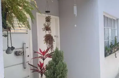 Sobrado com 2 dormitórios à venda, 70 m² por r$ 320.000 - vila brasileira - mogi das cruzes/sp