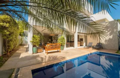 Casa alto padrão à venda – 342 m² de construção em terreno de 420 m²