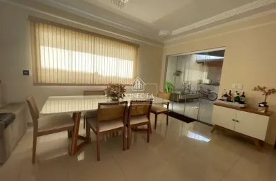 Casa com 3 quartos à venda no Jardim Europa, Uberlândia 
