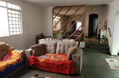 Casa com 3 quartos à venda no Vigilato Pereira, Uberlândia 