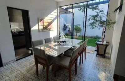 Casa no jardim botânico, muito bem localizada próximo ao hospital municipal, 170 m² de área construída, com sala em 2 ambientes com pé direito duplo