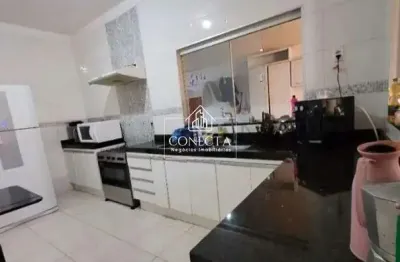 Casa no santa mônica muito bem localizada, próxima ao parque do sabia com 243 m² de construção, 03 quartos, sendo 02 suites